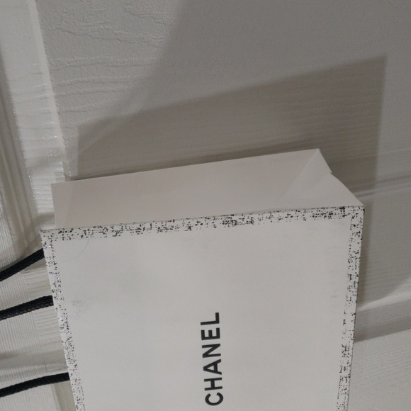 CHANEL Luxury Camellia Paper Shopping Bag – Authentic White & Black 8.5x7.5x3.5 - Picture 7 of 17
